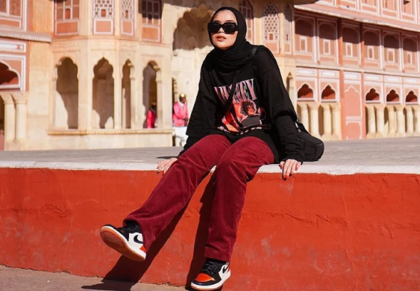 sivia azizah bergaya sporty style sepatu jordan